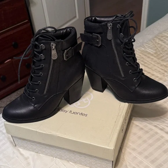 Daisy Fuentes Black Lace Up Boots - Picture 2 of 7
